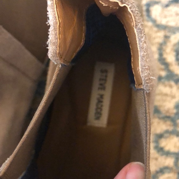 Steve Madden Hilow Suede Chelsea Boot in taupe - Picture 8 of 10